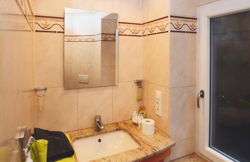 Mainz-Bingen House | Perfect Double Room for Two at Gästehaus am Römerberg
