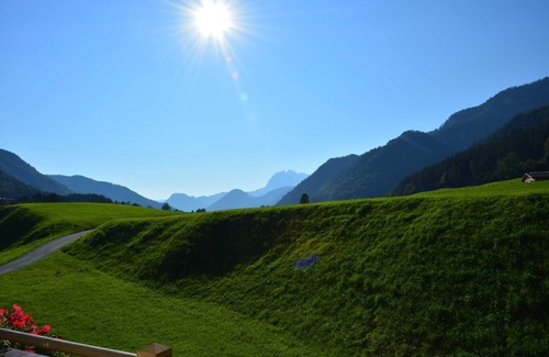 Waidring Cabin | Comfortable Double Room with Extended Breakfast at Weindlhof