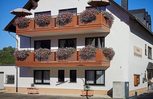 Wolf Cottage | Comfortable Double Room at Gäste- und Weinhaus Haus Schatzgarten
