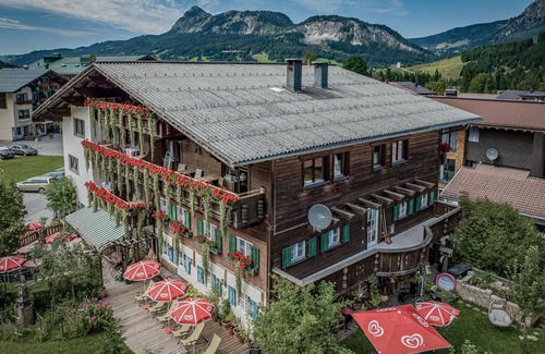 Haldensee Apartment | Comfortable Double Room at Guesthouse Elfriede with Breakfast