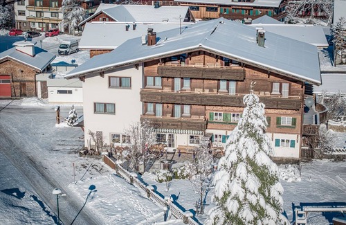 Haldensee Apartment | Comfortable Double Room at Guesthouse Elfriede with Breakfast