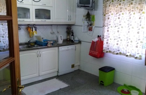 Albarraque Apartment | Relaxing Double Room with Balcony in Albarraque, Sintra