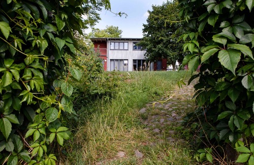 Neustrelitz House | Eco-Friendly Double Room with Pet and Child Amenities