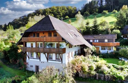 Schuttertal House | Cozy Double Room at Apple Blossom - Rated 10/10