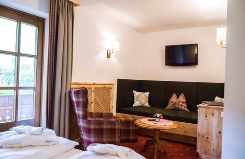 Bad Kleinkirchheim Other | Relaxing Double Room at Biobauernhof-Hotel-Gasthof Hinteregger