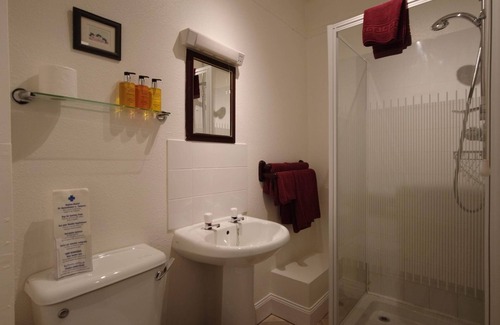 Crianlarich Bed & Breakfast | Comfortable Double Room at Inverardran House with Breakfast