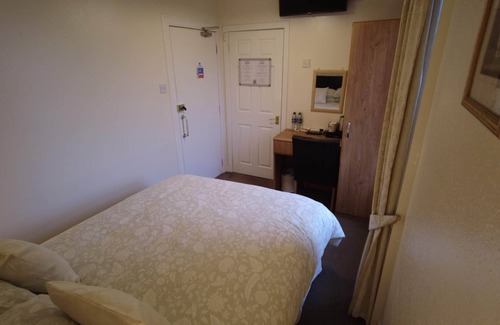 Crianlarich Bed & Breakfast | Comfortable Double Room at Inverardran House with Breakfast