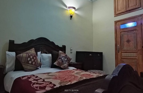 Qasbah En Nouar House | Relax at Riad Drissia: Spa, Hot Tub & Family-Friendly Fun