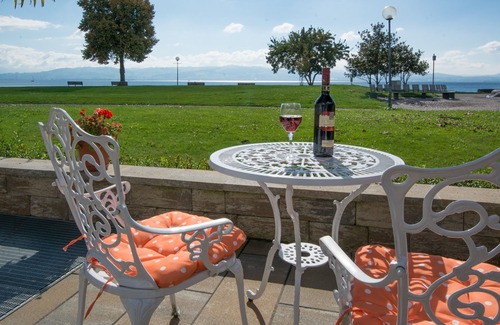 Langenargen Apartment | Relaxing Double Room with Ocean and Lake Views
