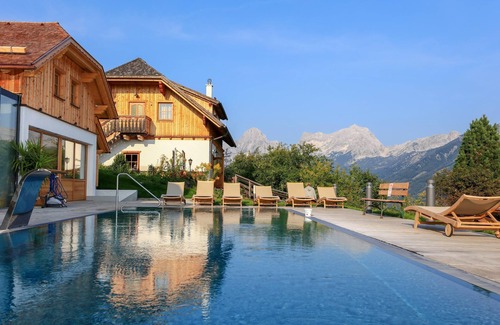 Vorderstoder Cabin | Relax in Double Room B at Almresort Baumschlagerberg