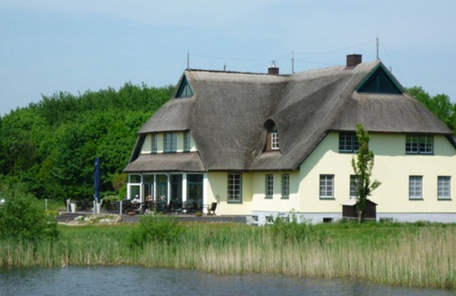 Rugen Island Apartment | Comfortable Double Room at Golf-Centrum Schloss Karnitz