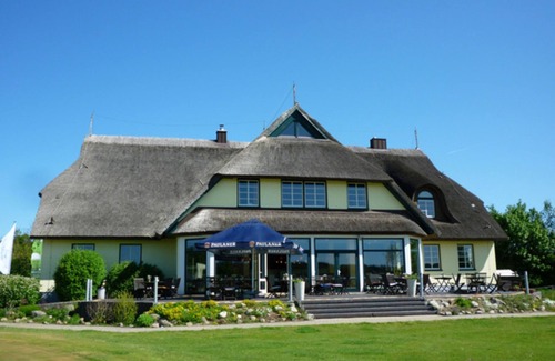 Rugen Island Apartment | Comfortable Double Room at Golf-Centrum Schloss Karnitz