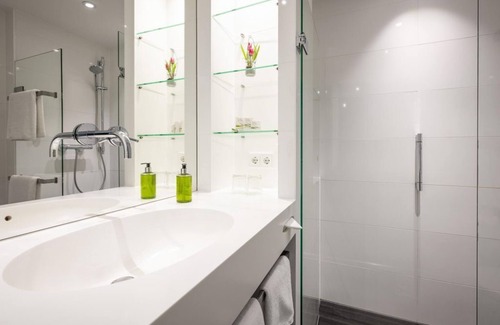 Ockfen House | Comfortable Double Room with Bach View at Landidyll Weinhotel