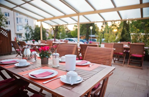 Tribseer Vorstadt House | Comfortable Double Room at Hotel Am Jungfernstieg Awaiting You