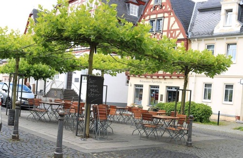 Kirchberg House | Cozy Double Room with Shower & Kitchen at Hotel Weber am Markt