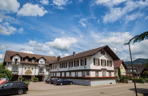Obersasbach Apartment | Cozy Double Room with Breakfast - Perfect for Families