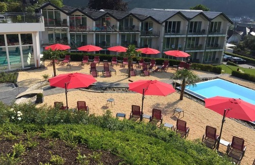 Loef House | Deluxe Double Room with Spa and Pool at Moselstern Parkhotel