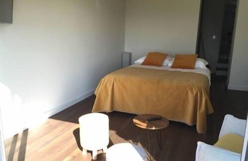 Ville-di-Pietrabugno House | Deluxe Sea View Double Room with Breakfast & Kitchen Access
