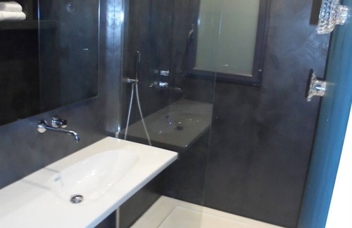 Ville-di-Pietrabugno House | Deluxe Sea View Double Room with Breakfast & Kitchen Access