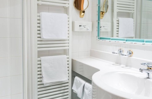 Dorfgastein Hotel | Cozy Double Room at Römerhof Landhotel with Spa Access