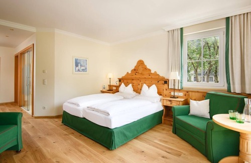 Dorfgastein Hotel | Cozy Double Room at Römerhof Landhotel with Spa Access