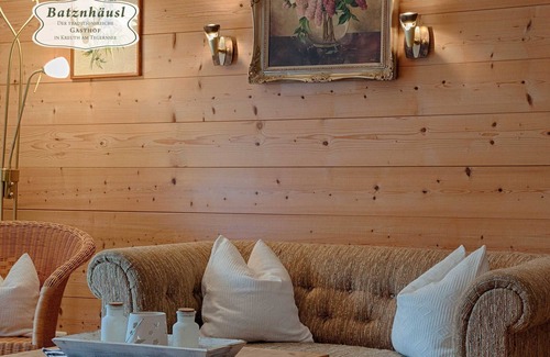 Riedlern House | Cozy Double Room at Gasthof Batznhäusl with Kitchen