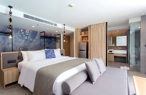 Khuekkhak Resort | Relaxing Double Room with Grand Pool Access Awaits You