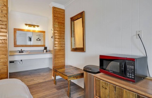 North Carolina Coast Hotel | Double Room Hotel: Oceanfront Bliss with 2 Pools Nearby