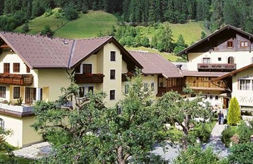 Grosskirchheim Apartment | Comfortable Double Room at Hotel Post with Spa & Breakfast