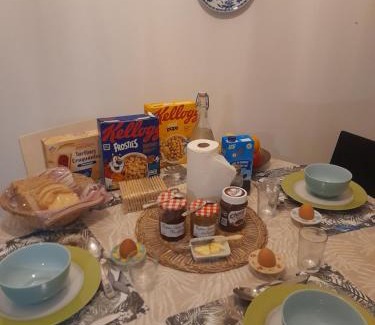 Thuir Bed & Breakfast | Double room, in an elegant house, Thuir centre, terraces view Canigou