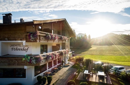 Ellmau House | Cozy Double Room with Balcony at Landhotel Föhrenhof