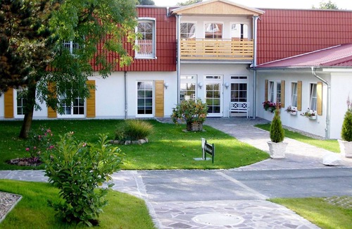Plau am See House | Inviting Double Room at Park Chalet - Parkhotel Klüschenberg