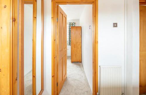 Bromley Cross House | Comfortable Double Room with Easy Transport Access
