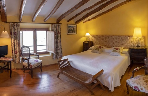 Biar Hotel | Cozy Double Room at Mas Fontanelles with Pool and Breakfast