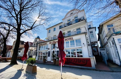 Warnemuende Apartment | Cozy Double Room with Oceanfront Views at Alter Strom