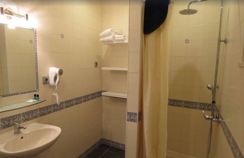 Quiaios House | Double room n ° 4, quiet location