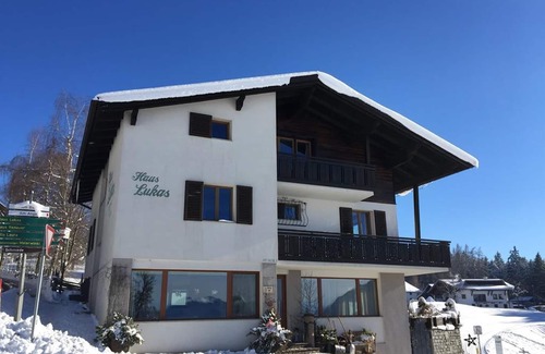 Mosern Cottage | Cozy Double Room No. 2 at House Lukas with Breakfast Included