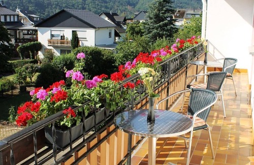 Krov Apartment | Cozy Double Room at Ferienweingut Manfred Schneiders