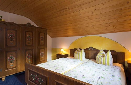 Oberammergau Bed & Breakfast | Comfortable Double Room at Pension Zum Kirchenbauer