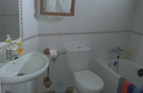 Corteconcepcion Apartment | Cozy Double Room No. 6 with Shared Kitchen Access