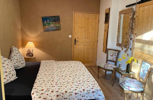 Beaugies-sous-Bois Bed & Breakfast | Cozy Double Room on Farm with Kitchen and Family Amenities