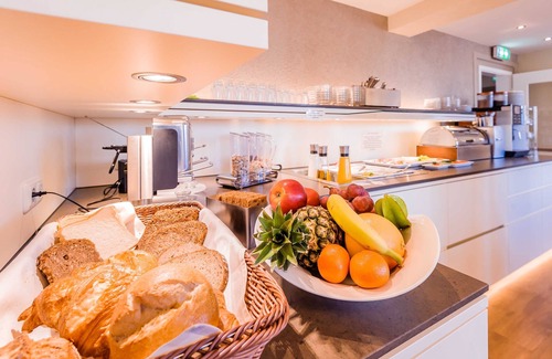 Buxtehude House | Premium Double Room with Courtyard Views at Hotel An der Linah