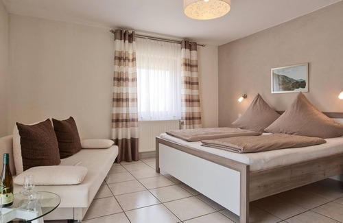 Leiwen Bed & Breakfast | Impeccable Guest Experience at Gästehaus Alexanderhof Room 3