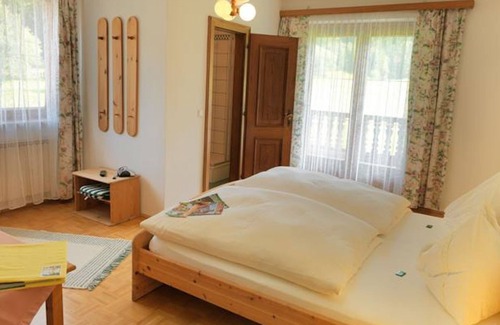 Kuchl Other | Cozy Double Room at Schwarzerberg - Family-Friendly Amenities