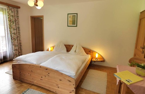 Kuchl Other | Cozy Double Room at Schwarzerberg - Family-Friendly Amenities