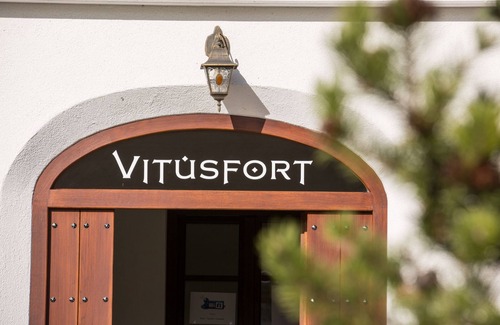 Hopfen am See Apartment | Relax in the Double Room "Scottish Whisky" at Vitusfort