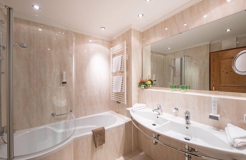 Zell am See Hotel | Deluxe Double Room with Spa and Pool at Zum Hirschen