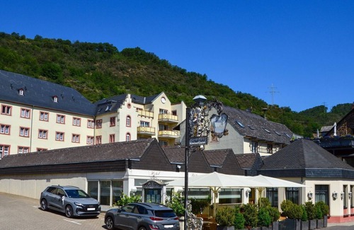 Karden House | Inviting Double Room with Ocean View at Schloss-Hotel Petry