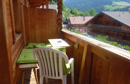 Alpbach Cottage | Comfortable Double Room with Kitchen & Breakfast in Postfeld