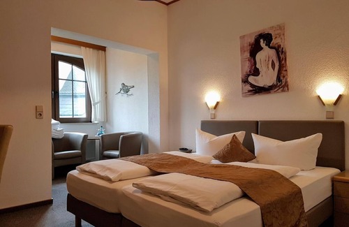 Zilshausen Bed & Breakfast | Cozy Double Room with Ocean View - Landgasthof Zur Post